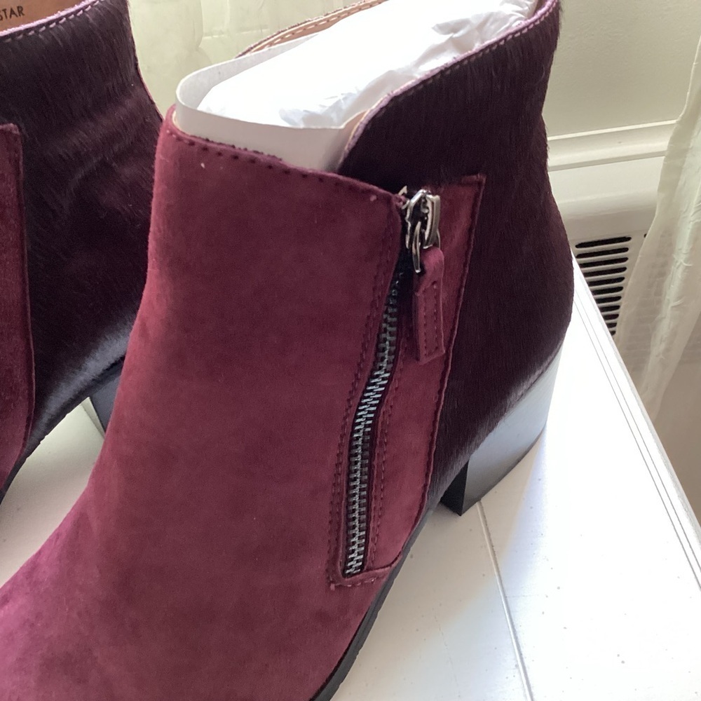 Tahari Rockstar boots NWOT Wine color, size 8 - Picture 2 of 5